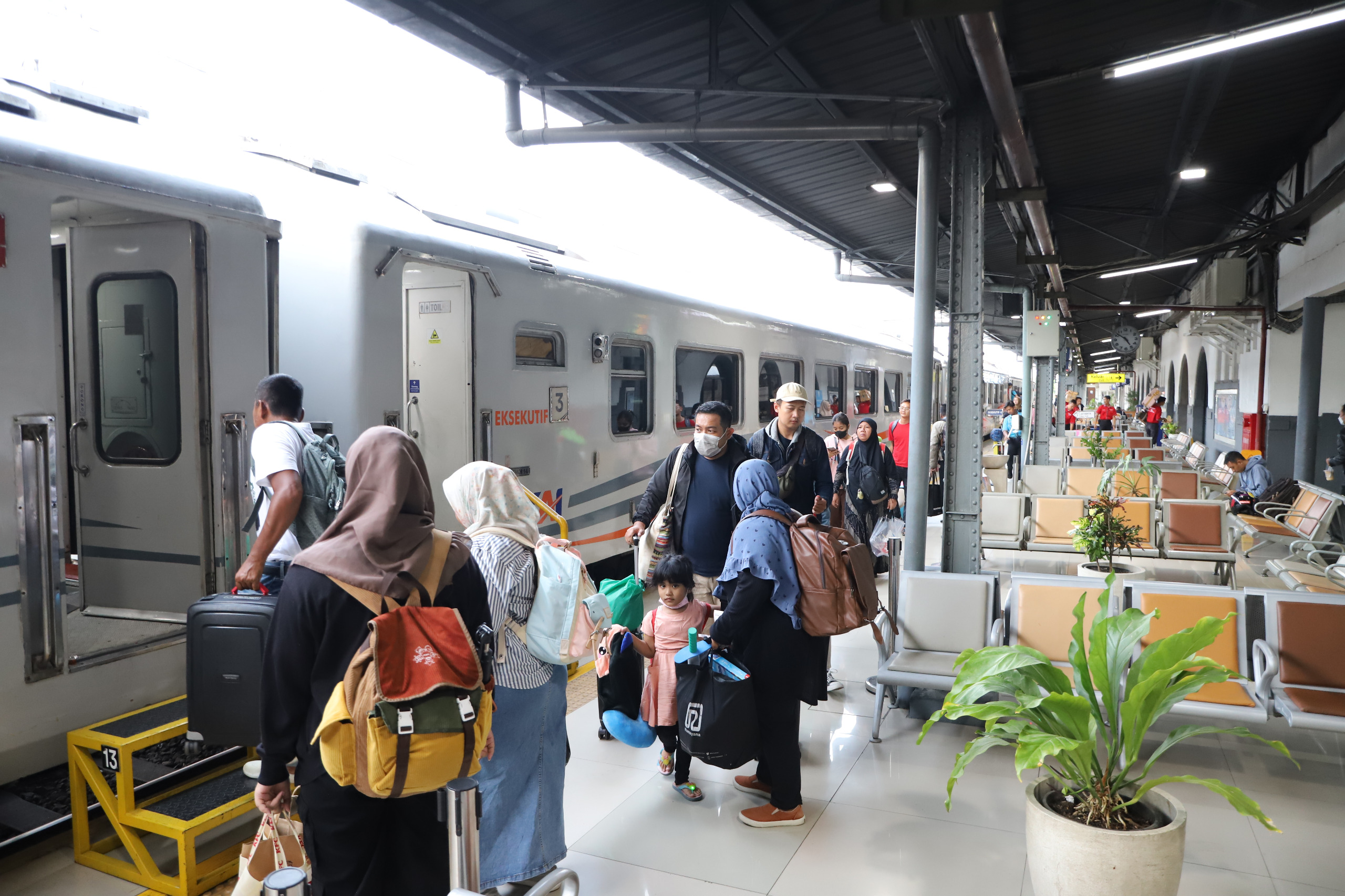 Sisa Tiket Terbatas! Ini Jadwal Keberangkatan KA dari Gambir & Pasar Senen yang Masih Tersedia, Tiket KA Hampir 2,3 Juta Terjual