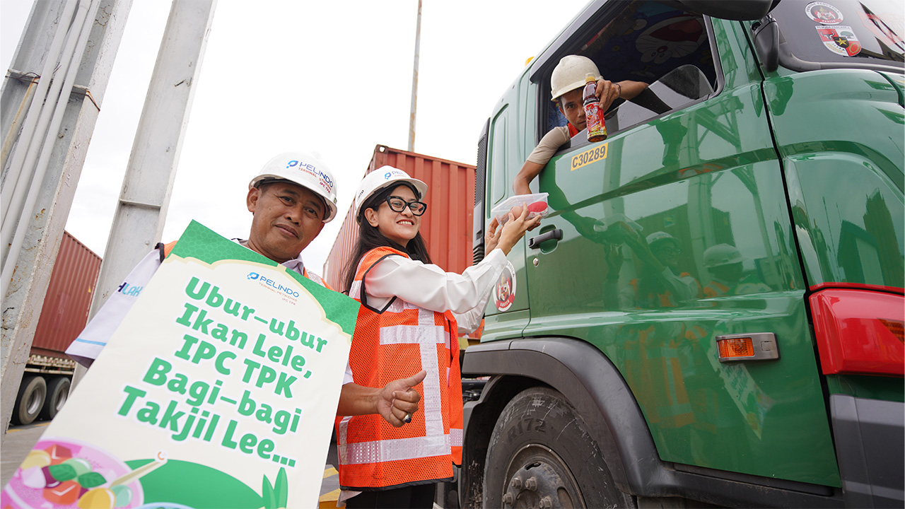 IPC TPK Siapkan Takjil untuk Supir dan TKBM Sepanjang Ramadan
