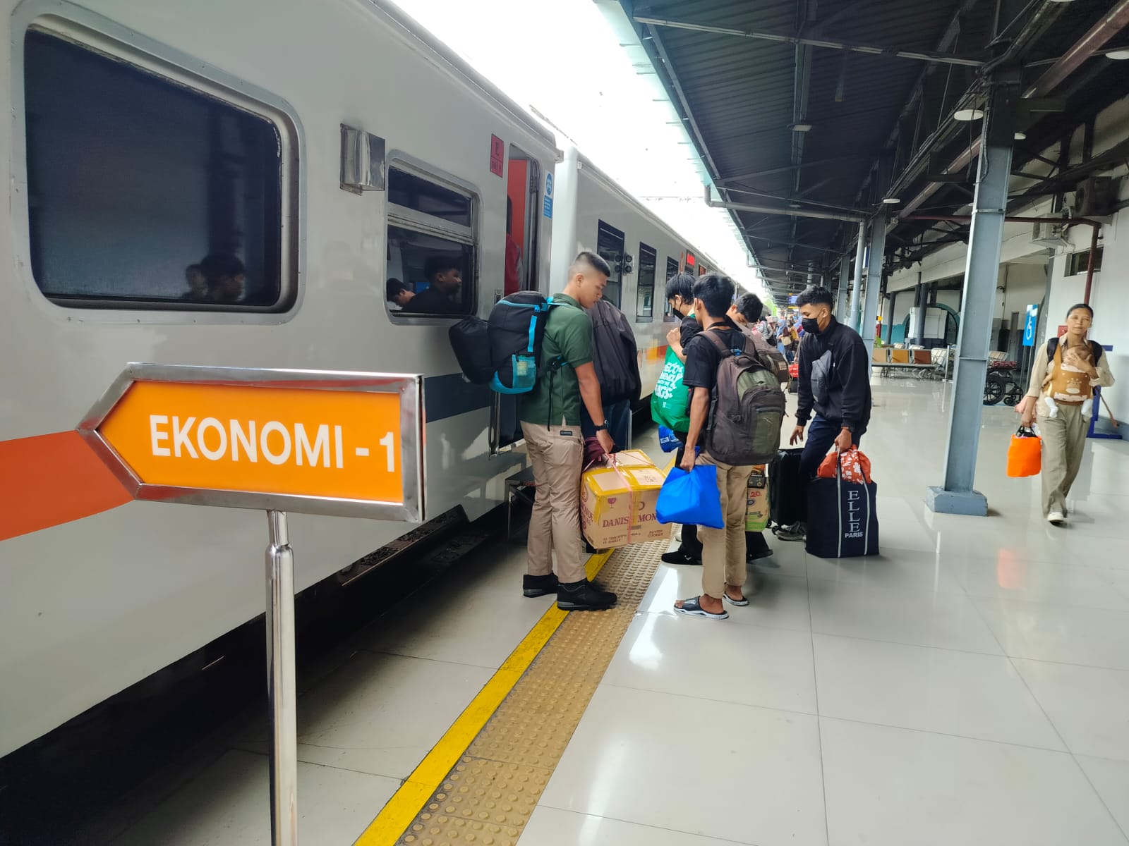 Jadi Tulang Punggung Transportasi, KAI Layani 21,7 Juta Pelanggan Lebaran Ini