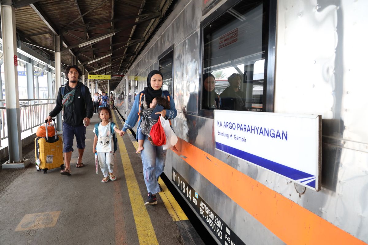Daop 2 Bandung Catat Okupansi Kereta Melebihi 100 Persen dan Stasiun Bandung Paling Sibuk Selama Waisak