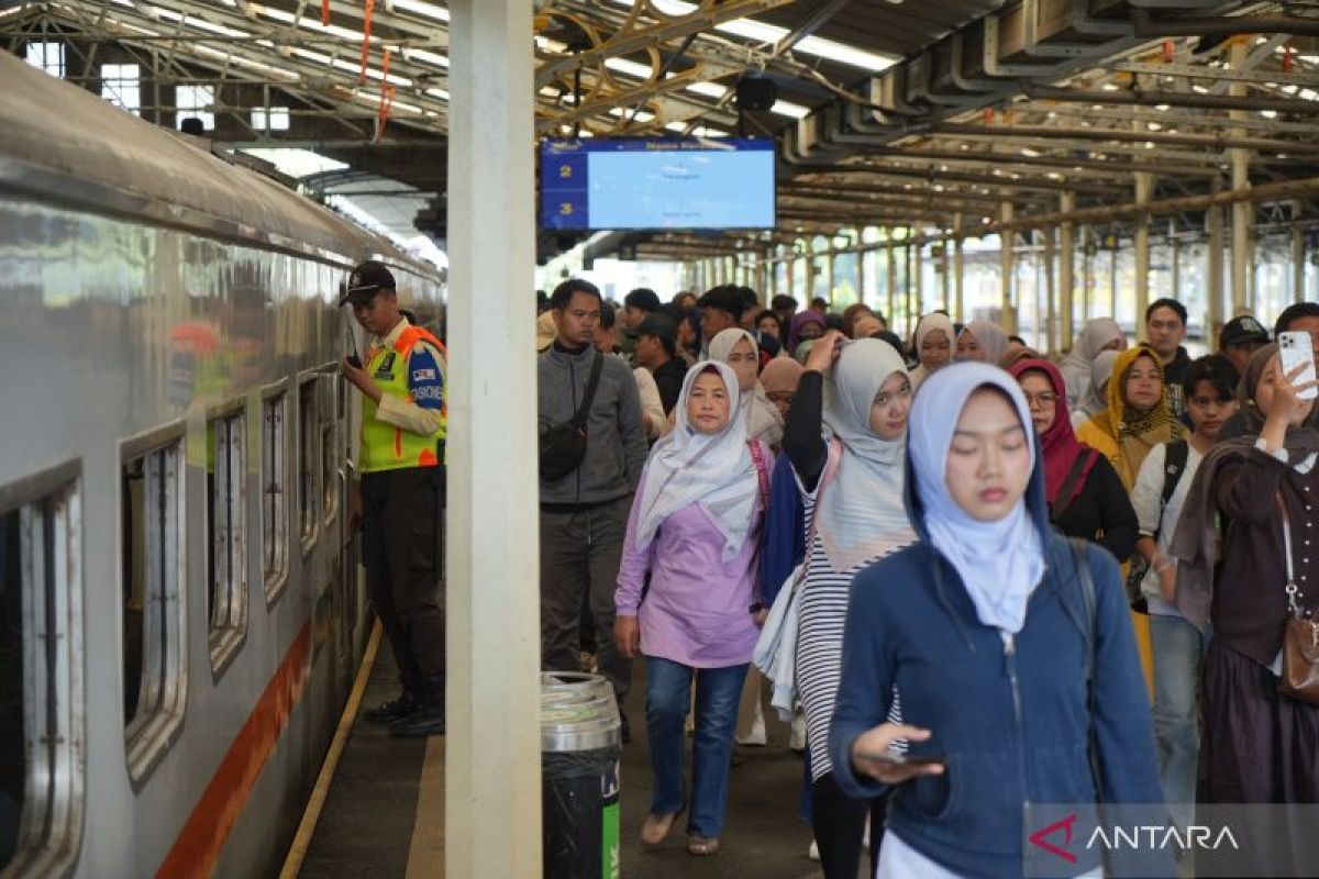 Waisak 2025 Jadi Momen Kepercayaan Publik, Daop 2 Bandung Torehkan Okupansi 135 Persen