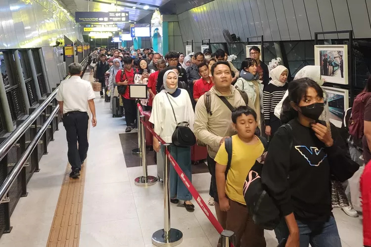 Lonjakan Penumpang Kereta Api di Daop 2 Bandung Capai 135 Persen Selama Libur Waisak