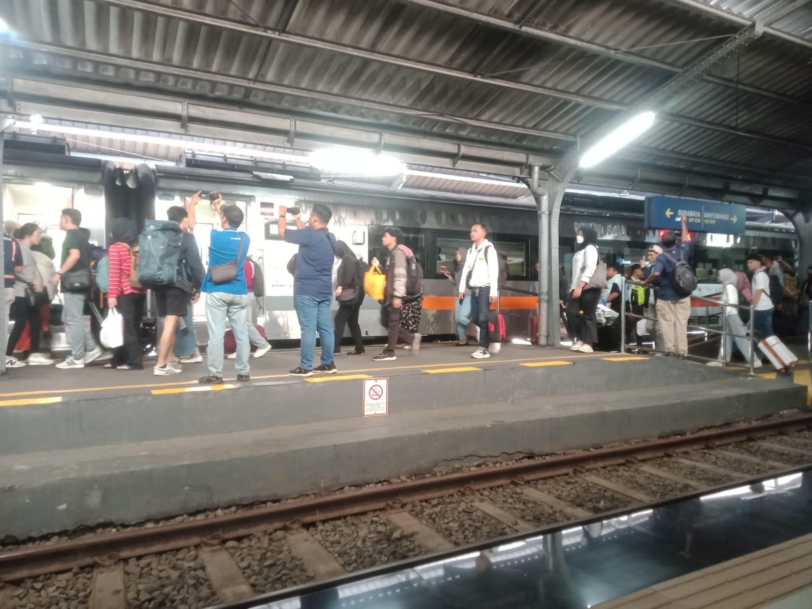 Kereta Api Jadi Pilihan Utama Saat Waisak, Daop 9 Jember Layani Puluhan Ribu Penumpang