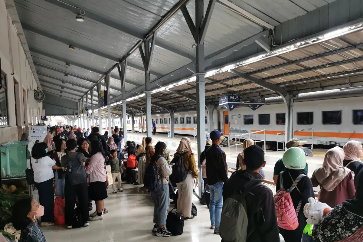 Waisak Jadi Momen Favorit Warga Gunakan Kereta Api, Daop 9 Jember Antisipasi Lonjakan