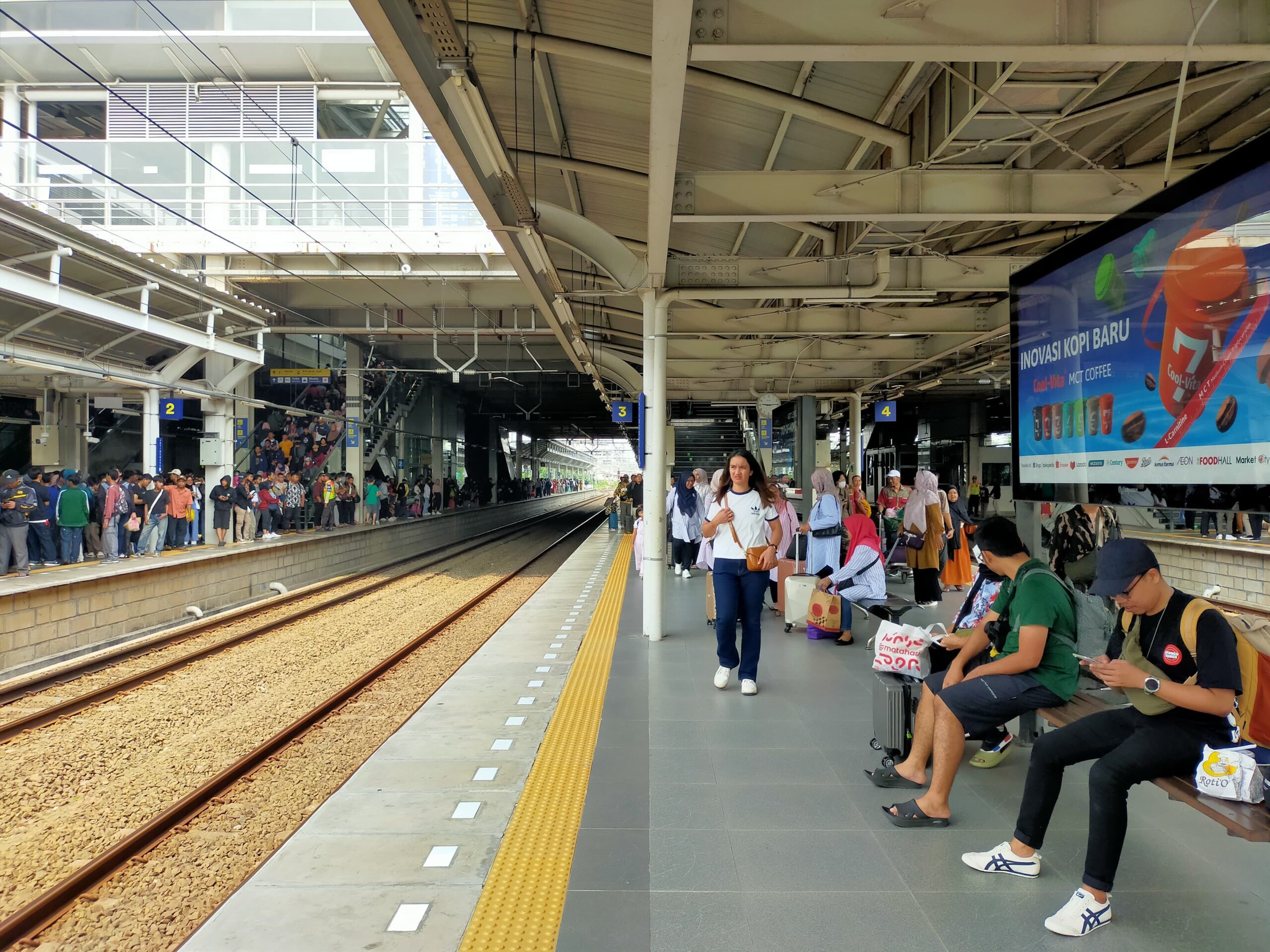KAI Daop 1 Jakarta Terapkan Berhenti Luar Biasa di Jatinegara, Pastikan Mobilitas Penumpang Tetap Lancar