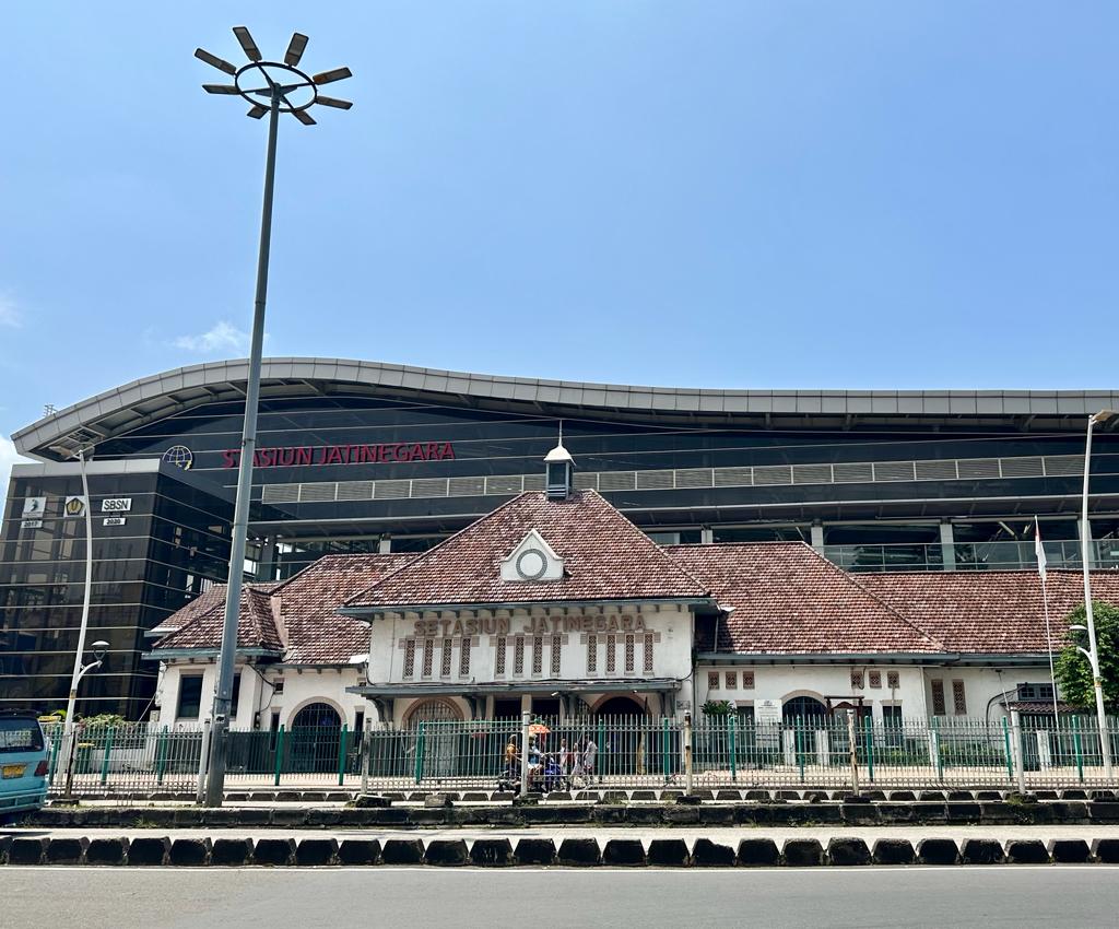 KAI Daop 1 Jakarta Permudah Akses Penumpang di Tengah Aksi Massa Lewat BLB Jatinegara