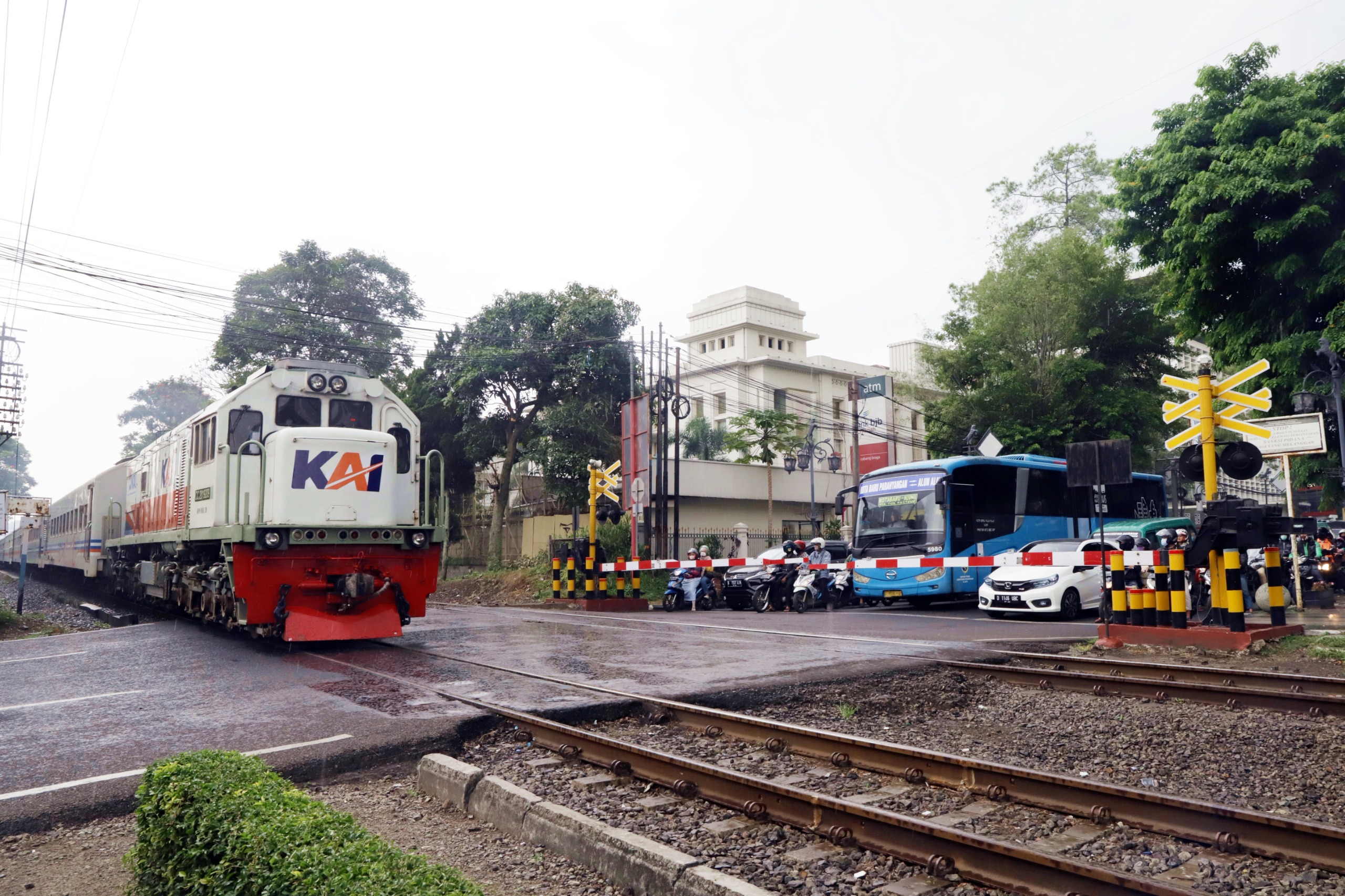 KAI Daop 4 Semarang Waspada, Ingatkan Pengemudi Angkutan Umum Lebih Disiplin