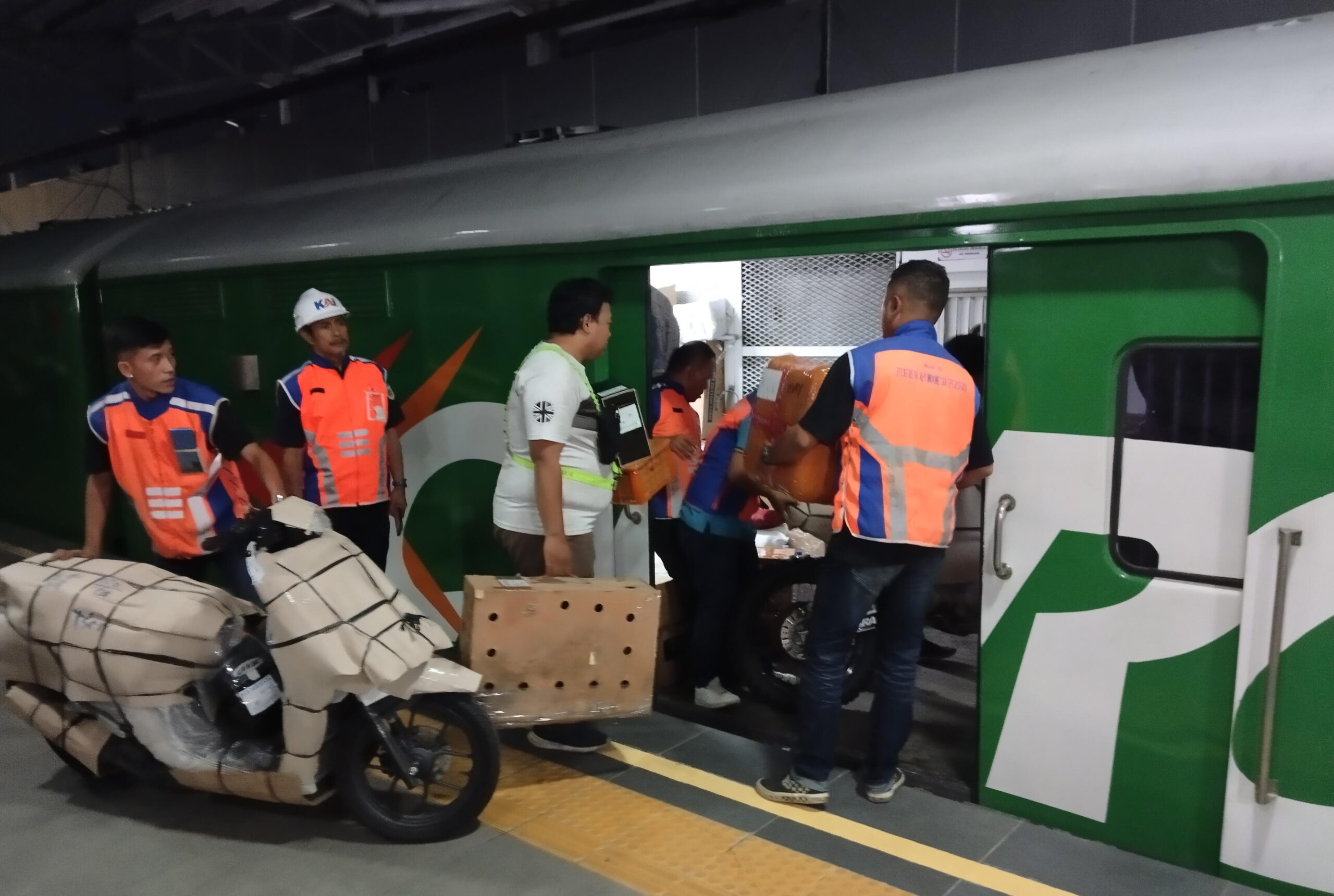 Triwulan I 2025: KA Parcel Daop 2 Bandung Catat Kenaikan Volume Angkutan