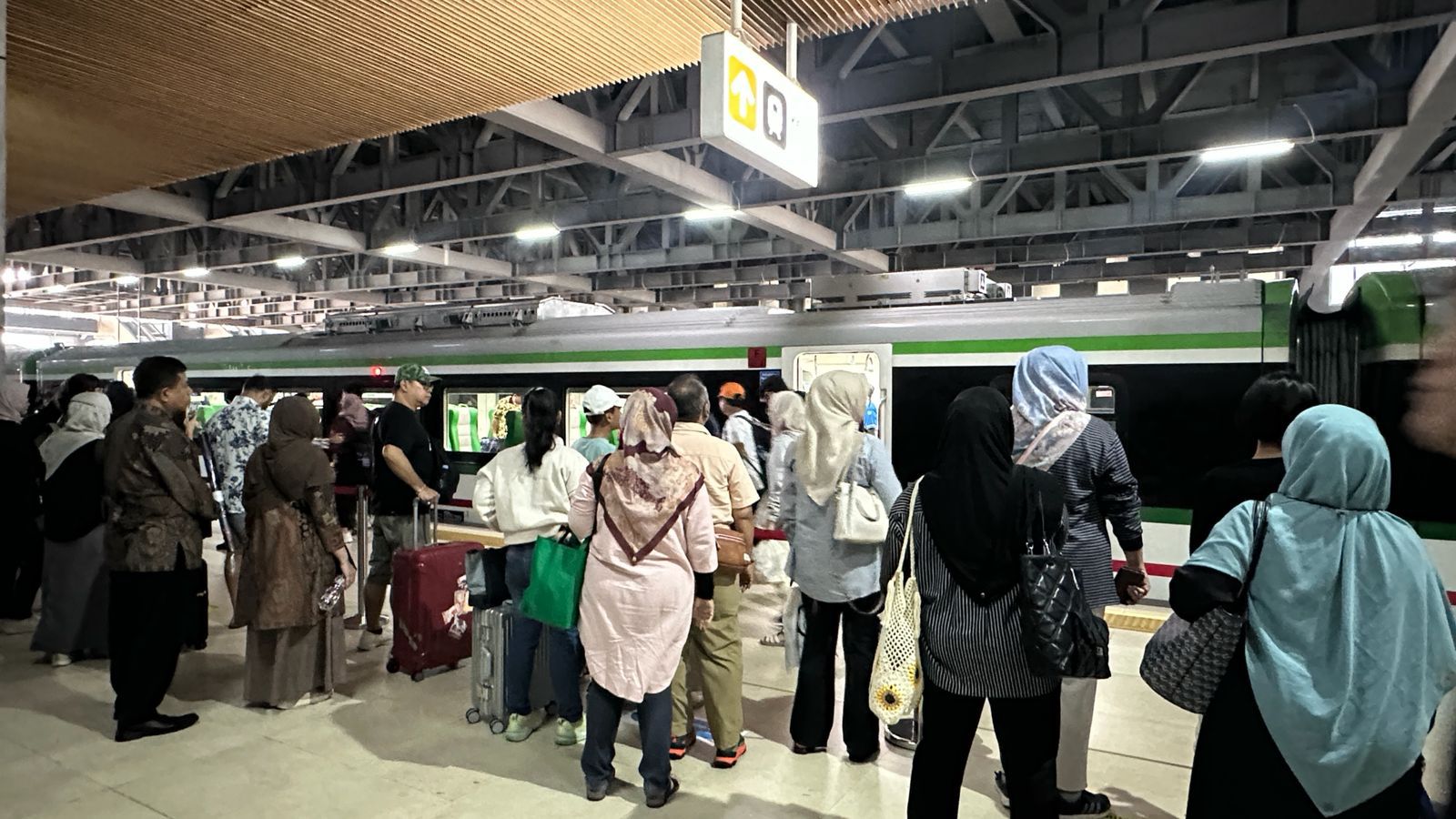 Whoosh Raup 90 Ribu Penumpang Saat Libur Panjang, KCIC Tawarkan Ragam Promo dan Layanan Terpadu