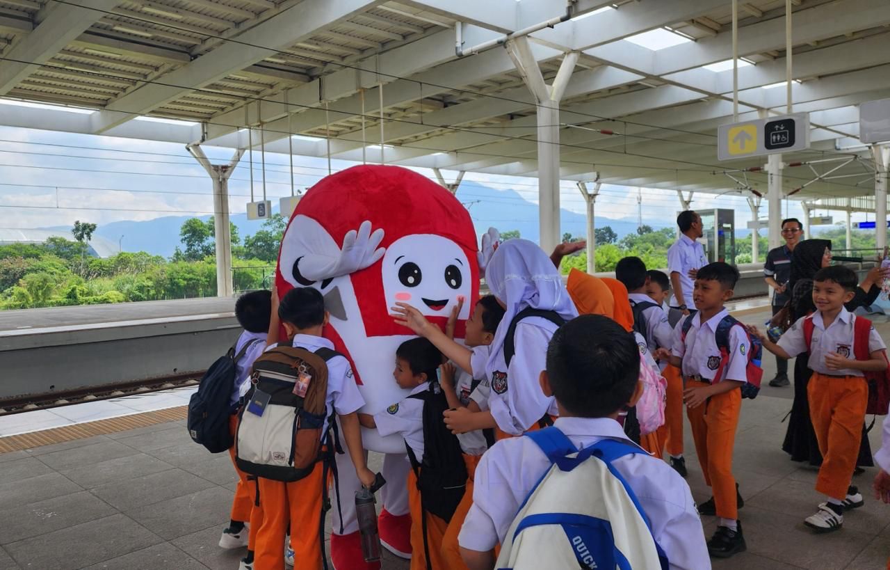 Whoosh KCIC Tawarkan Diskon Edukasi Hingga 50 Persen di Hari Pendidikan Nasional