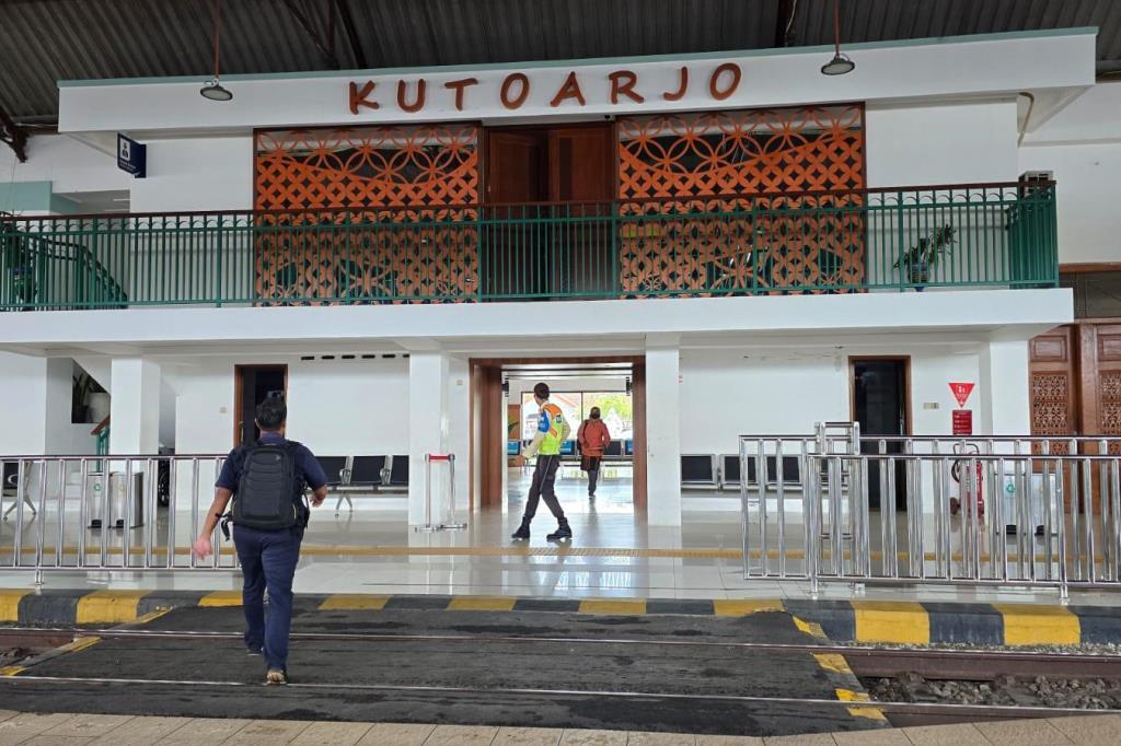 (FOTO) Suasana Stasiun Kutoarjo Ramai Sambut Libur Kenaikan Yesus Kristus
