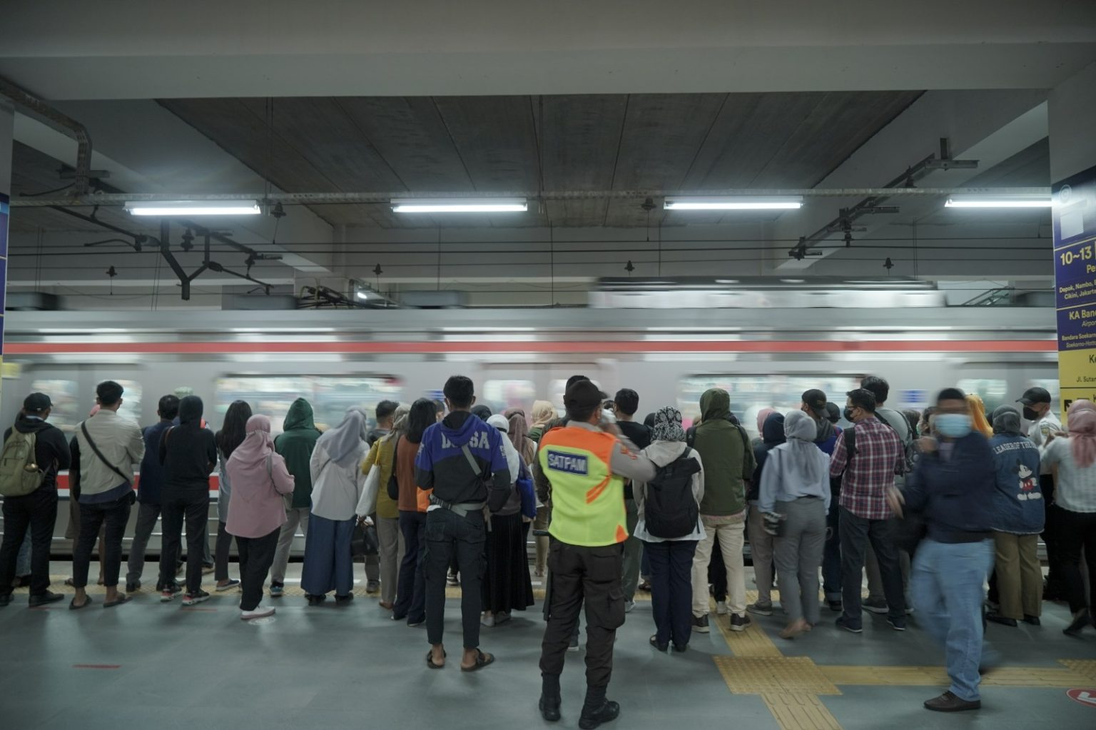 KAI Commuter Awali Tahun 2025 dengan Angka Pengguna Fantastis