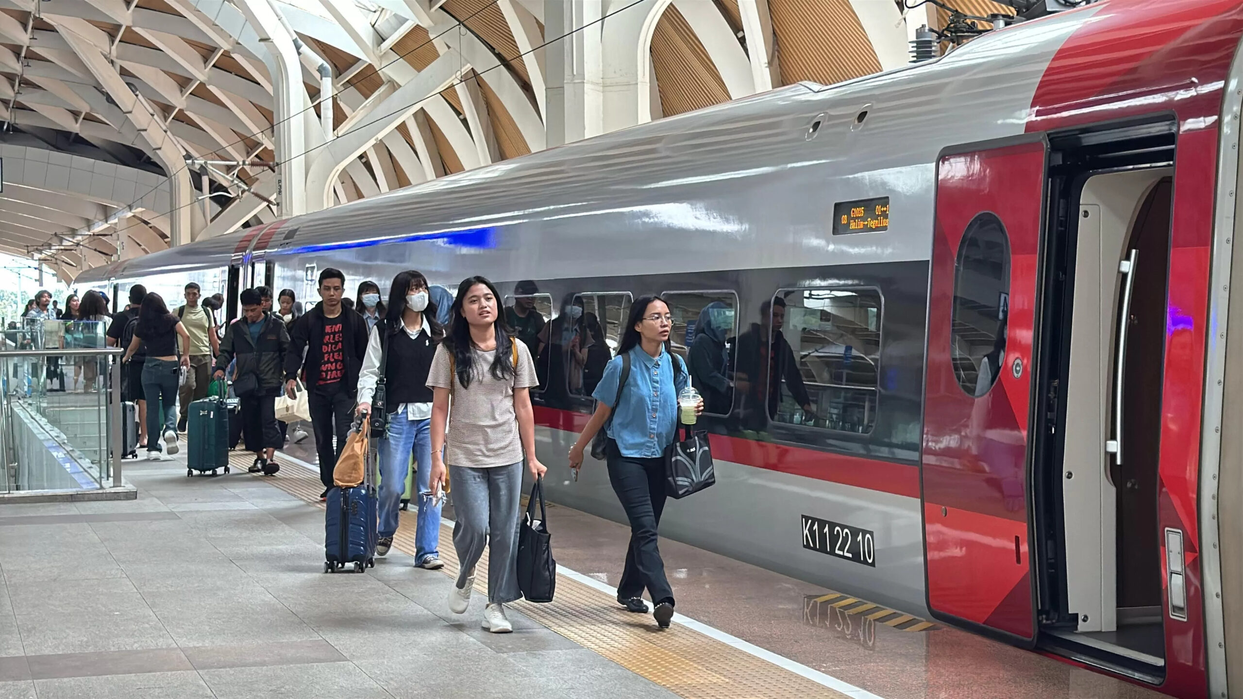 9 Juta Penumpang: Whoosh Berkontribusi pada Transportasi Berkelanjutan di Indonesia