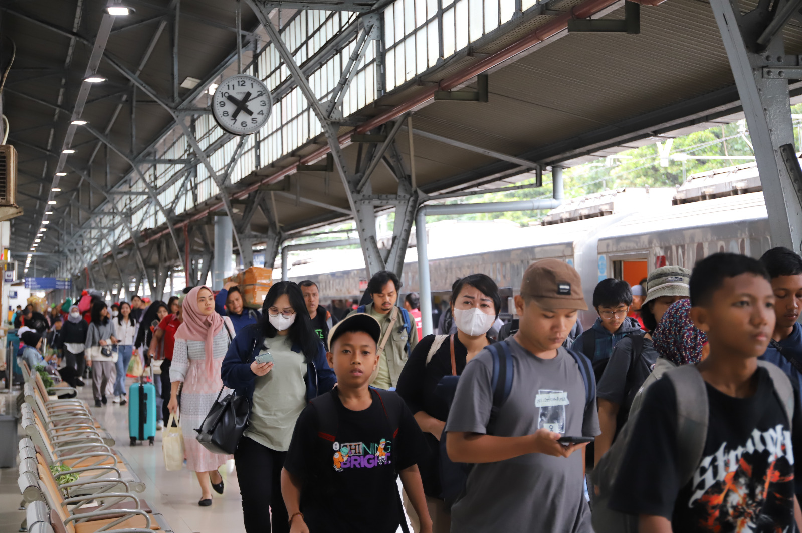 KAI Tetap Layani Publik di Hari Buruh, Bukti Komitmen untuk Produktivitas Nasional