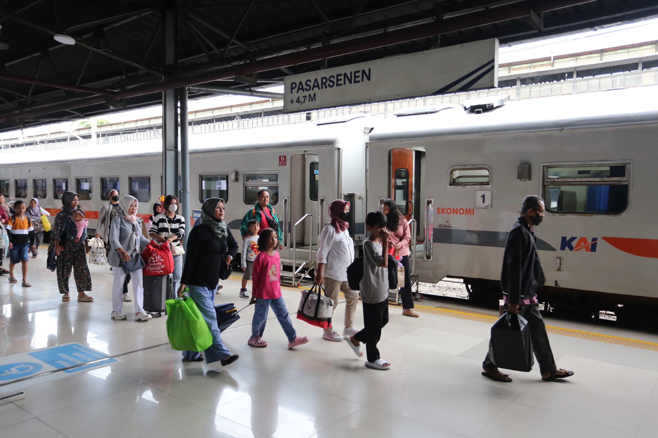KAI Hadirkan Layanan Transportasi Unggulan di Hari Buruh untuk Menunjang Aktivitas Masyarakat