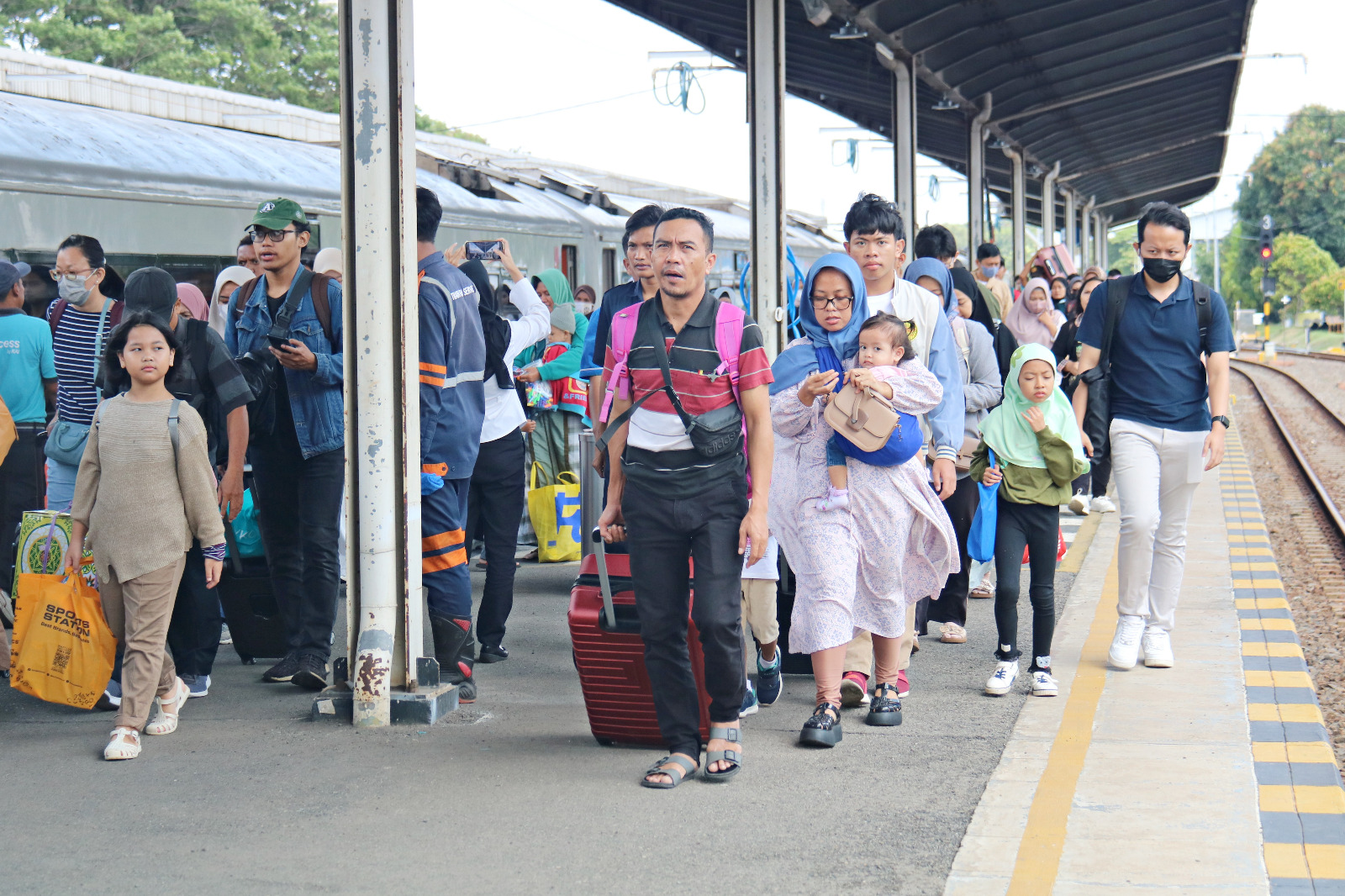 Kereta Api Daop 3 Cirebon Capai Rekor Baru Penumpang, Bukti Kuatnya Kepercayaan Masyarakat