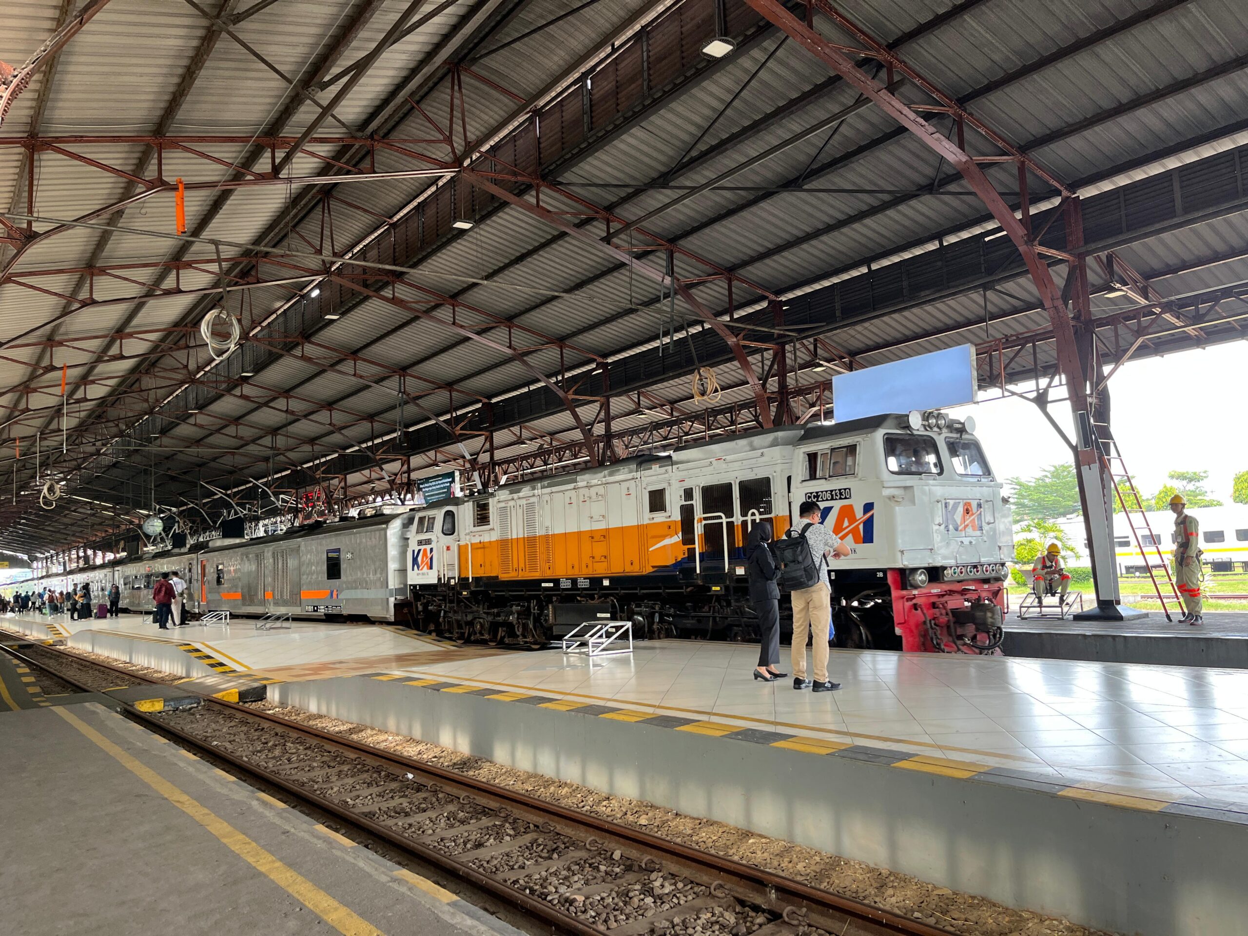 KAI Daop 5 Perkuat Layanan 17 Kereta Setiap Hari untuk Waisak dan Fokus pada Kenyamanan Penumpang