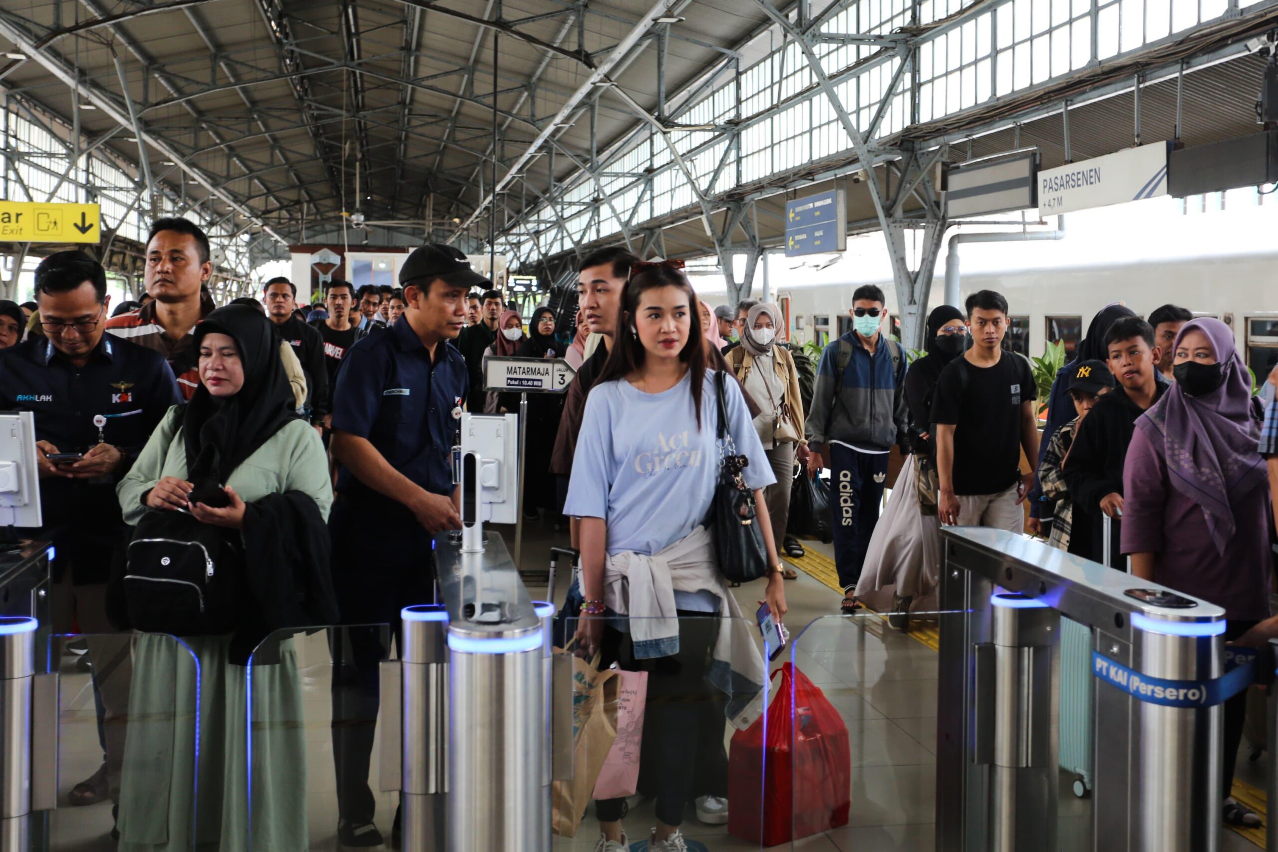 Okupansi Kereta Api Selama Libur Waisak Capai Lebih dari 100%, KAI Siap Optimalkan Layanan
