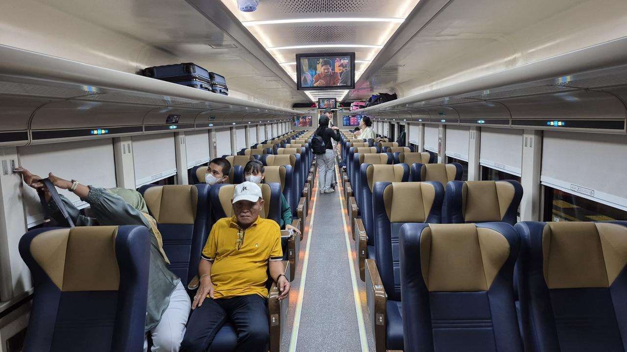 Daop Yogyakarta Sukses Layani Penumpang Waisak, Kereta Api Semakin Jadi Pilihan Liburan