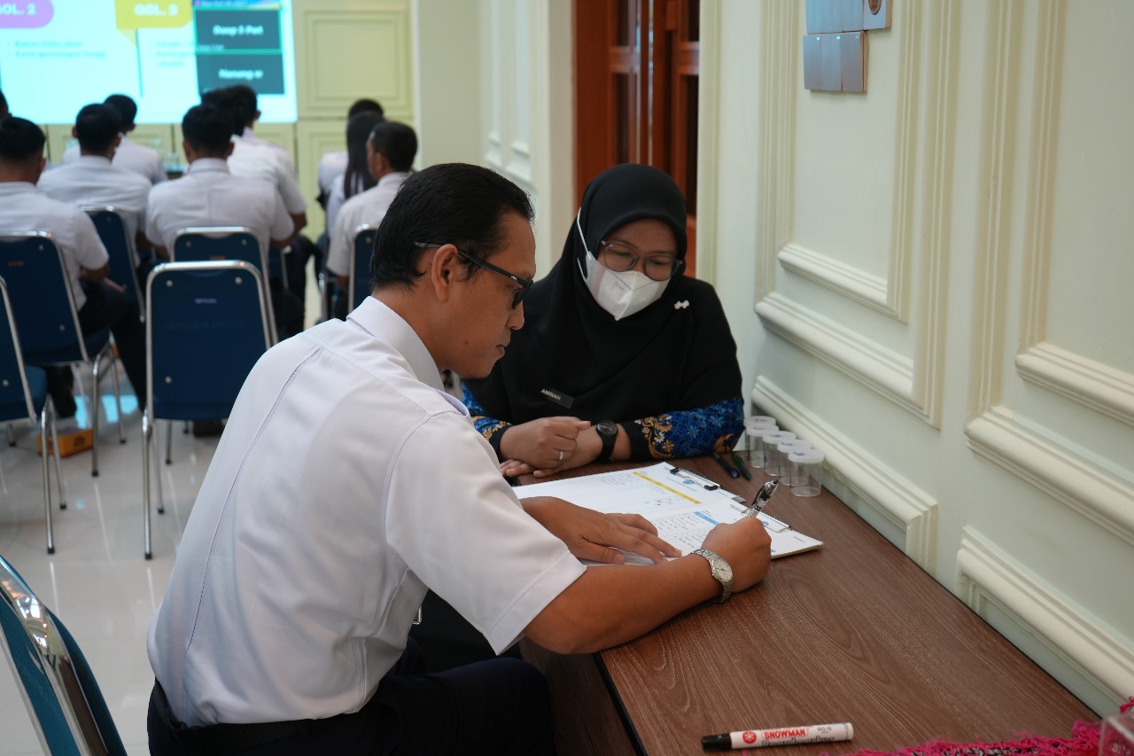 (Foto) KAI Daop 5 dan BNNK Banyumas Gelar Tes Urine Cegah Narkoba