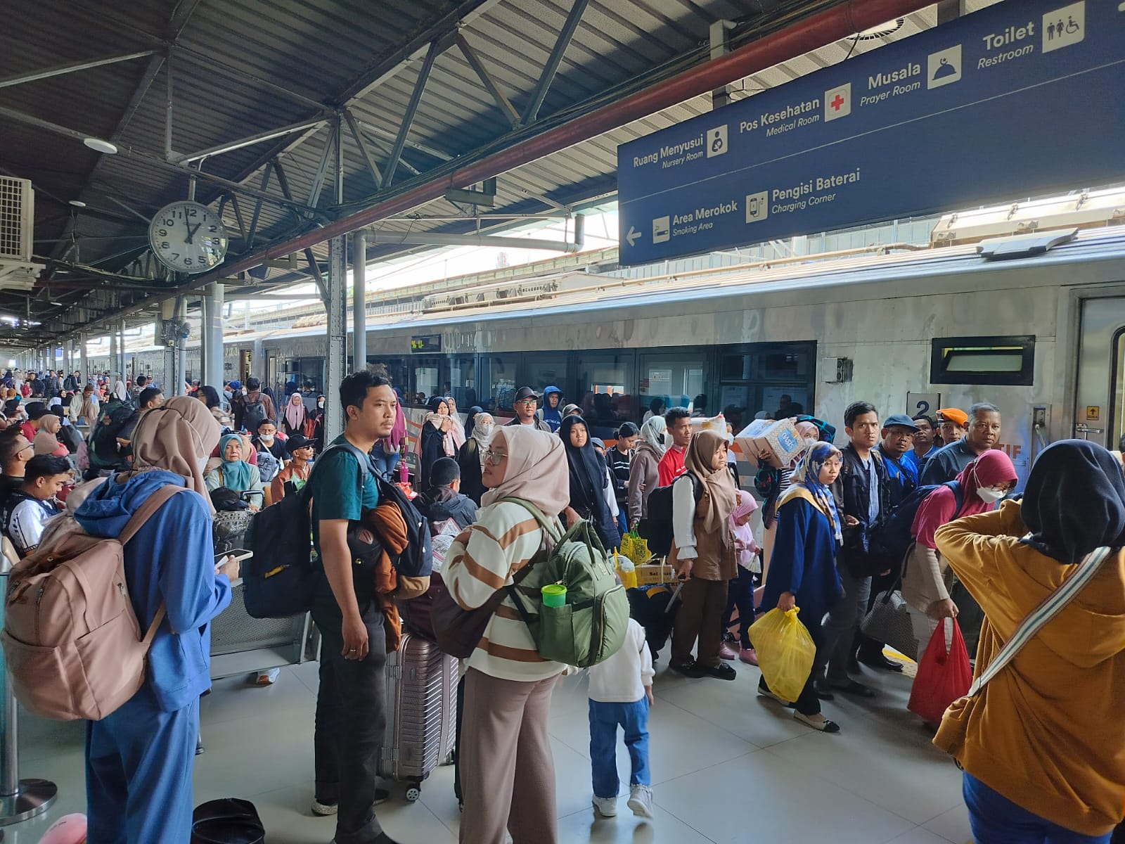 KAI Dorong Lansia Lebih Mandiri di Hari Lanjut Usia 2025 Lewat Diskon Tiket Kereta
